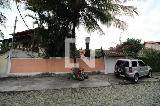 Fachada de casa à venda com 4 quartos, 500m² em Freguesia (jacarepaguá), Rio de Janeiro