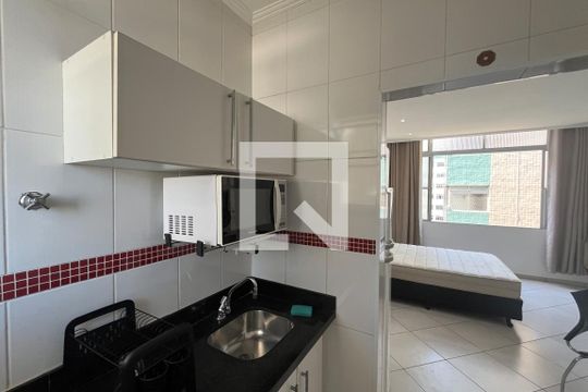 Cozinha de apartamento para alugar com 1 quarto, 25m² em José Menino, Santos