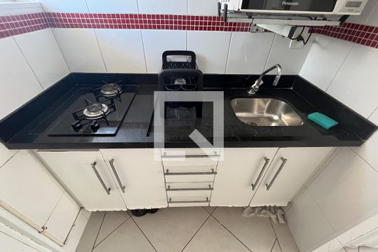 Cozinha de apartamento para alugar com 1 quarto, 25m² em José Menino, Santos