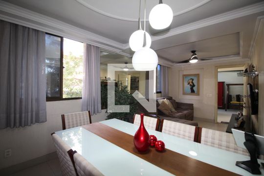 Sala de casa de condomínio à venda com 4 quartos, 141m² em Taquara, Rio de Janeiro