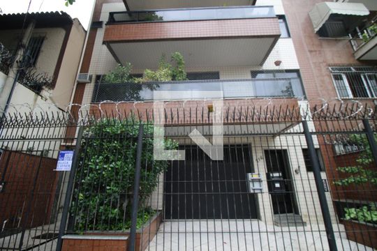 Fachada do Prédio e Placa de apartamento à venda com 3 quartos, 70m² em Vila da Penha, Rio de Janeiro