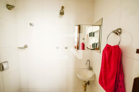 Banheiro de Serviço de apartamento à venda com 3 quartos, 126m² em Vila Isabel, Rio de Janeiro
