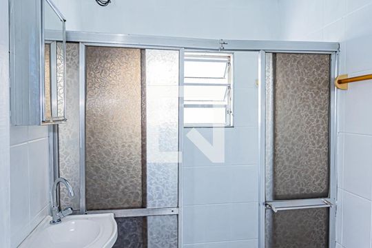 Banheiro de casa para alugar com 1 quarto, 140m² em Jaguará, São Paulo