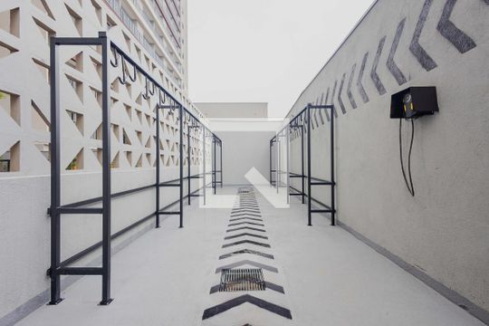 Bicicletário de kitnet/studio para alugar com 1 quarto, 24m² em Pinheiros, São Paulo