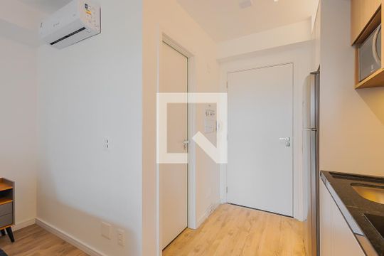 Cozinha de kitnet/studio para alugar com 1 quarto, 24m² em Pinheiros, São Paulo