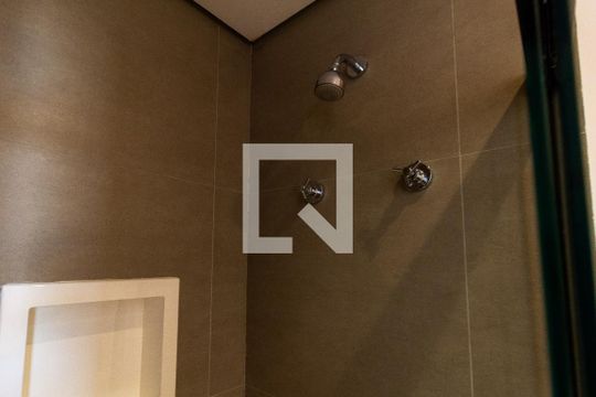 Banheiro de kitnet/studio à venda com 1 quarto, 28m² em Perdizes, São Paulo