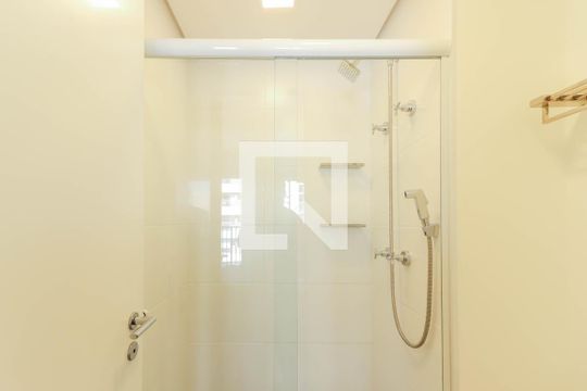 Banheiro de kitnet/studio para alugar com 1 quarto, 20m² em Butantã, São Paulo