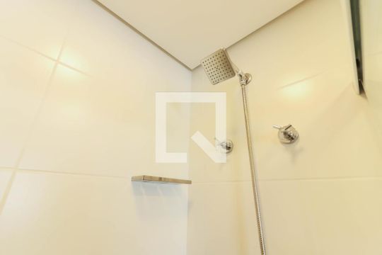 Banheiro de kitnet/studio para alugar com 1 quarto, 20m² em Butantã, São Paulo