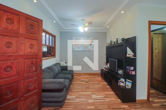 Sala de casa à venda com 3 quartos, 180m² em Mário Quintana, Porto Alegre