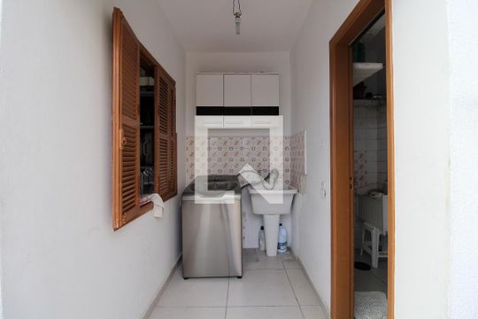 Área de Serviço de casa para alugar com 2 quartos, 108m² em Jardim Maria Luiza, São Paulo
