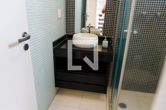 Banheiro da Suíte 2 de apartamento para alugar com 3 quartos, 115m² em Vila Yara, Osasco