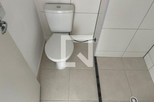 Banheiro de apartamento para alugar com 2 quartos, 35m² em Várzea da Barra Funda, São Paulo