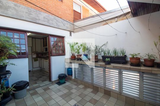Quintal de casa à venda com 3 quartos, 200m² em Vila Cordeiro, São Paulo