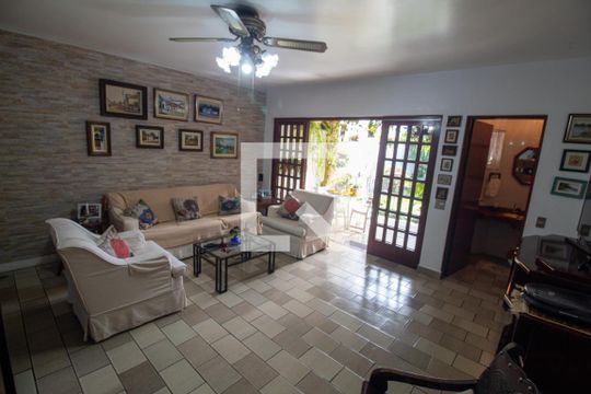 Sala de casa à venda com 3 quartos, 200m² em Vila Cordeiro, São Paulo