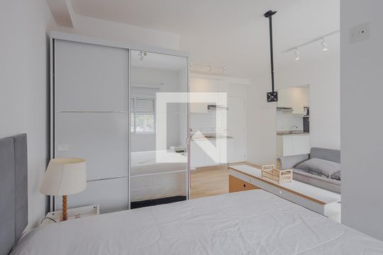 Quarto de kitnet/studio para alugar com 1 quarto, 30m² em Alto de Pinheiros, São Paulo