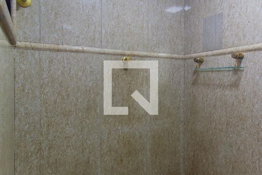 Banheiro de casa para alugar com 2 quartos, 330m² em Vila Ema, São Paulo