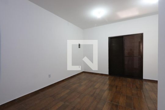 Suíte de casa à venda com 3 quartos, 205m² em Jardim Cotiana, São Paulo