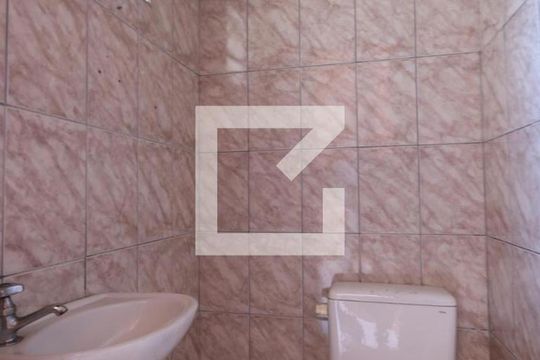Banheiro de serviço de casa à venda com 3 quartos, 205m² em Jardim Cotiana, São Paulo