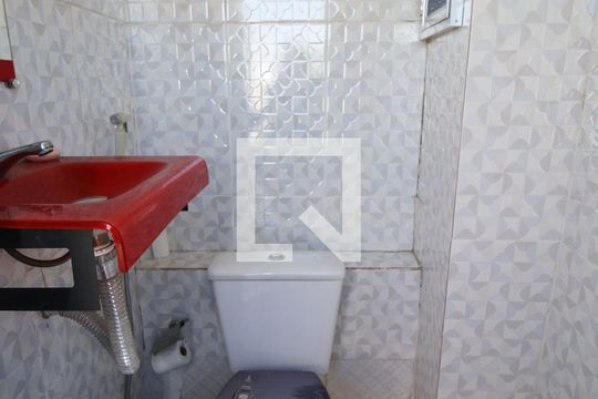 Banheiro de serviço de casa à venda com 2 quartos, 171m² em Penha Circular, Rio de Janeiro