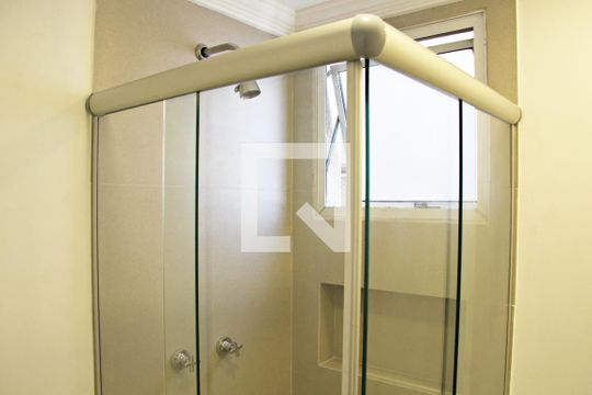 Banheiro da Suíte de apartamento para alugar com 3 quartos, 70m² em Vila das Bandeiras, Guarulhos