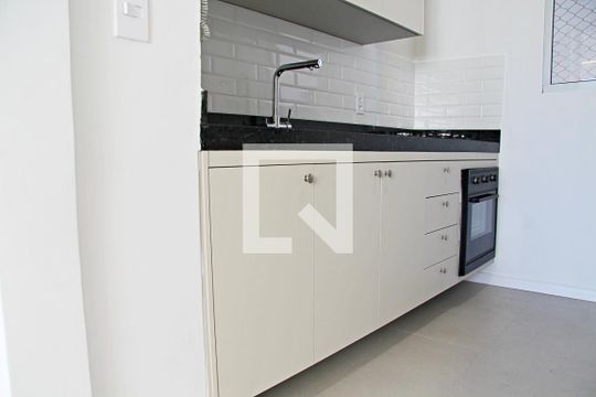 Cozinha de apartamento para alugar com 3 quartos, 70m² em Vila das Bandeiras, Guarulhos