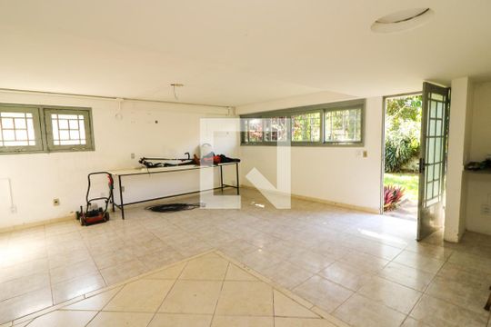 Sala /Academia de casa à venda com 4 quartos, 500m² em Menino Deus, Porto Alegre
