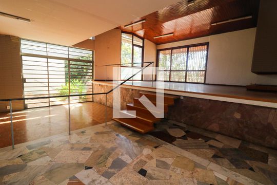 Sala 1 de casa à venda com 4 quartos, 500m² em Menino Deus, Porto Alegre