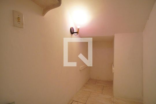Depósito de casa à venda com 5 quartos, 188m² em Sarandi, Porto Alegre