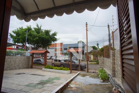 Sala - Vista de casa à venda com 5 quartos, 188m² em Sarandi, Porto Alegre