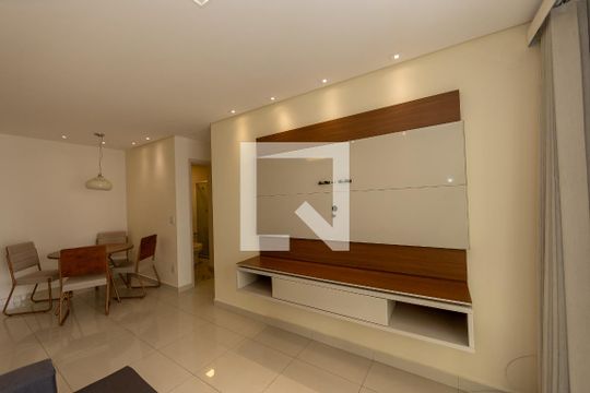 Sala de apartamento à venda com 2 quartos, 68m² em Jardim Tupanci, Barueri
