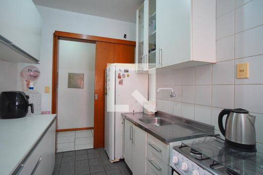 Cozinha de apartamento à venda com 2 quartos, 67m² em Jardim Itu, Porto Alegre