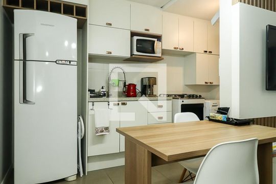 Cozinha de apartamento para alugar com 1 quarto, 40m² em Bom Fim, Porto Alegre