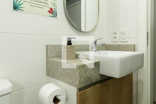 Banheiro de apartamento para alugar com 1 quarto, 40m² em Bom Fim, Porto Alegre
