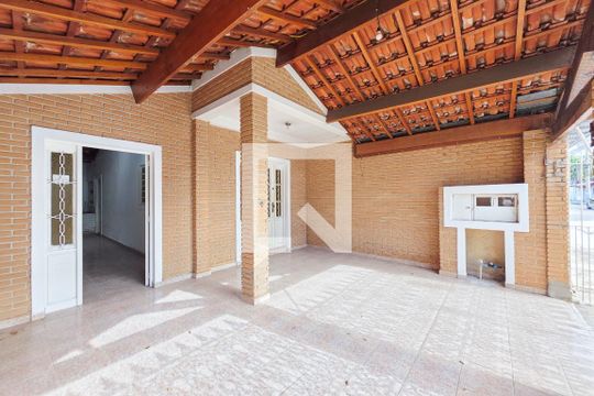 Garagem de casa para alugar com 5 quartos, 284m² em Jardim Ismenia, São José dos Campos