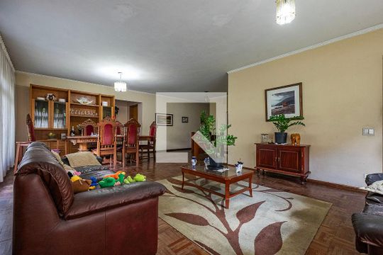 Sala de casa para alugar com 3 quartos, 400m² em Alto de Pinheiros, São Paulo