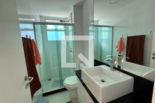 Banheiro Suíte de apartamento à venda com 2 quartos, 77m² em Barra da Tijuca, Rio de Janeiro