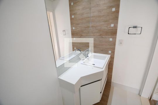 Banheiro da Suíte de apartamento para alugar com 3 quartos, 88m² em Jardim das Paineiras, Campinas
