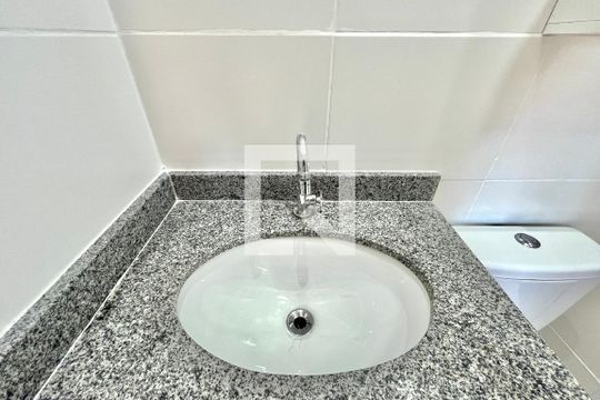 Banheiro de apartamento à venda com 2 quartos, 37m² em Vila Mira, São Paulo