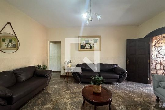 Sala 1 de casa à venda com 8 quartos, 350m² em São Geraldo, Belo Horizonte