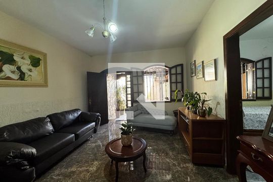 Sala 1 de casa à venda com 8 quartos, 350m² em São Geraldo, Belo Horizonte