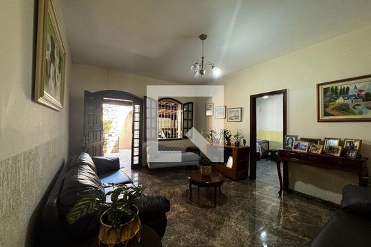 Sala 1 de casa à venda com 8 quartos, 350m² em São Geraldo, Belo Horizonte