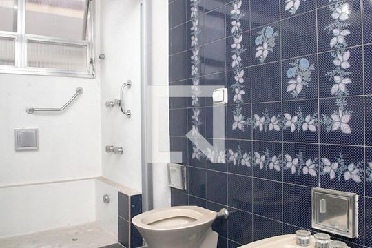Banheiro  de apartamento à venda com 2 quartos, 93m² em Rio Branco, Porto Alegre