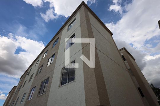 Fachada do bloco de apartamento para alugar com 2 quartos, 42m² em Setor Grajaú, Goiânia