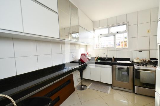 Cozinha de apartamento para alugar com 3 quartos, 216m² em Ipiranga, Belo Horizonte