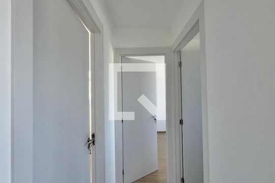 Corredor de apartamento para alugar com 2 quartos, 44m² em Recreio dos Bandeirantes, Rio de Janeiro