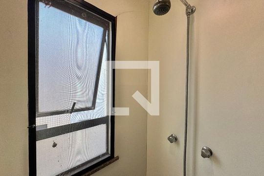 Banheiro Social de apartamento à venda com 3 quartos, 270m² em Recreio Bendeirante, Rio de Janeiro