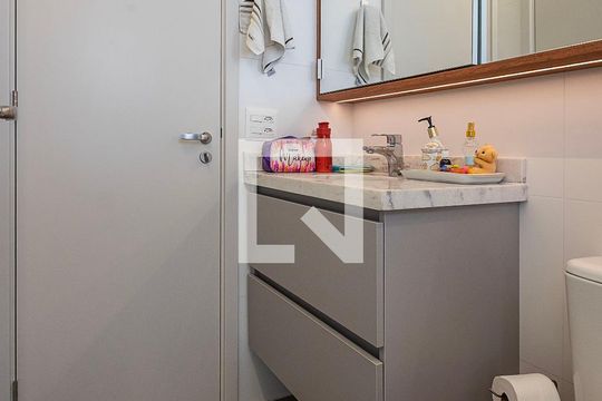 Suíte Americana - Banheiro de apartamento à venda com 3 quartos, 122m² em Sumarezinho, São Paulo