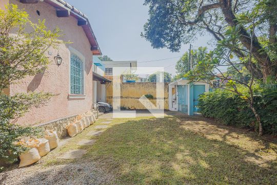 Garagem de casa à venda com 4 quartos, 600m² em Sumaré, São Paulo