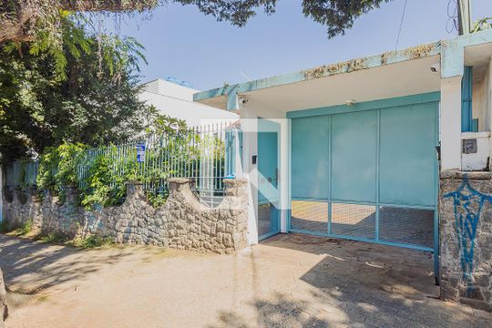 Fachada de casa à venda com 4 quartos, 600m² em Sumaré, São Paulo