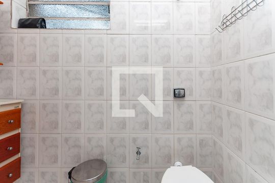 Banheiro de Serviço de casa à venda com 3 quartos, 279m² em Perdizes, São Paulo